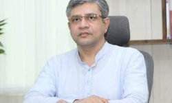 RajneetiGuru.com - केंद्रीय मंत्री अश्विनी वैष्णव ने अपनाया 'स्वदेशी' टेक, दूसरों से किया आग्रह - Ref by WioNews