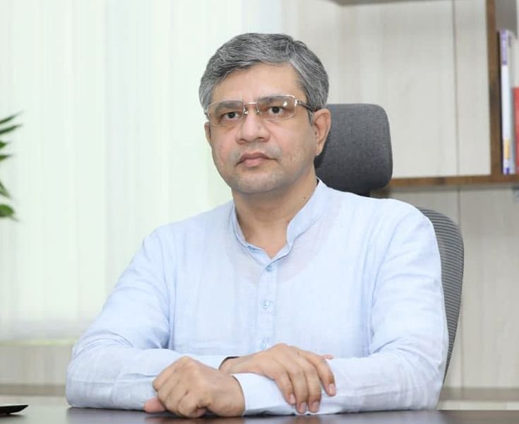 RajneetiGuru.com - केंद्रीय मंत्री अश्विनी वैष्णव ने अपनाया 'स्वदेशी' टेक, दूसरों से किया आग्रह - Ref by WioNews