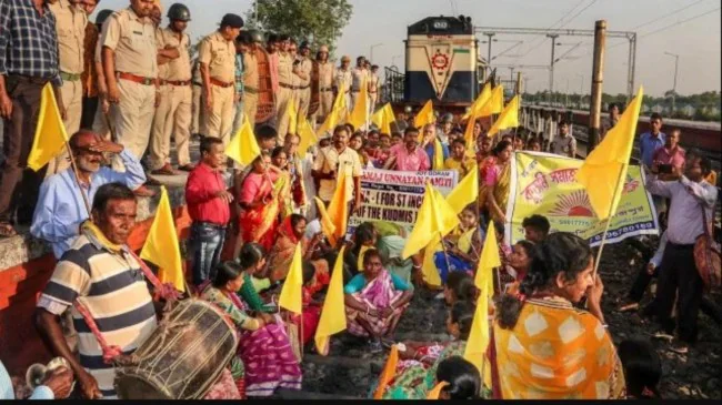 rajneetiguru.com - कुर्मी समाज की एसटी मांग से बंगाल में हलचल – The Indian Express