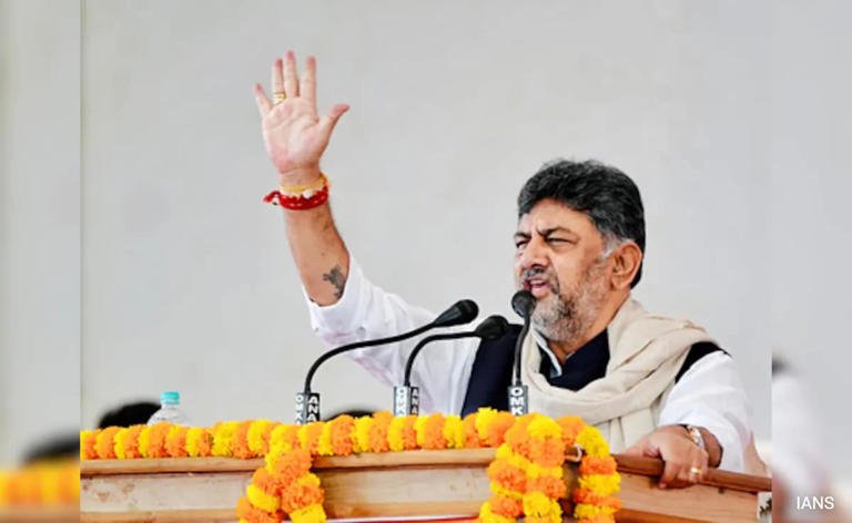 RajneeiGuru.com - पीएम आवास के पास भी गड्ढे हैं डीके शिवकुमार - Ref by NDTV