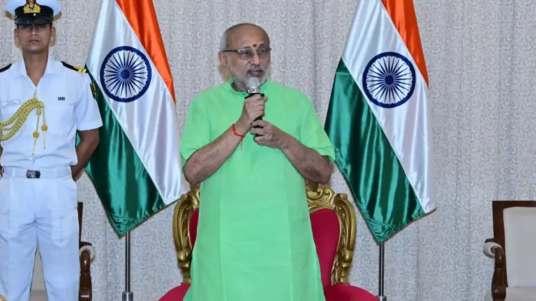 RajneetiGuru.com - उपराष्ट्रपति चुनाव एनडीए के आत्मविश्वास के बीच सांसदों ने वोट डाला - Ref by MSNNews