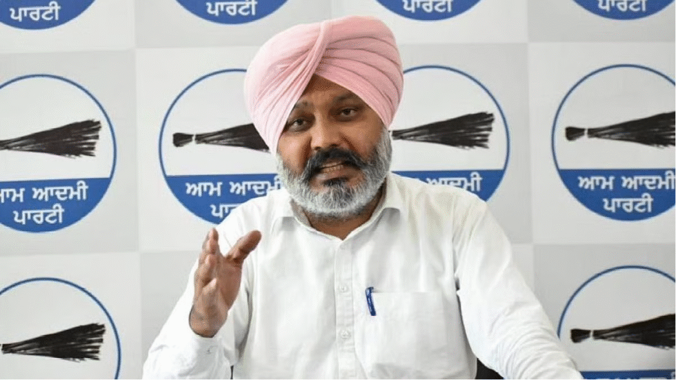 RajneetiGuru.com - पंजाब बाढ़ राहत पैकेज पर छिड़ा सियासी घमासान - Ref by FreepressJournal