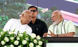 RajneetiGuru.com - प्रधानमंत्री ने भागवत के 'परिवर्तनकारी' आरएसएस कार्यकाल की प्रशंसा की - Ref by MSN