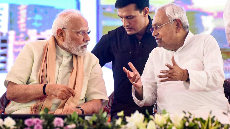 RajneetiGuru.com - बिहार में NDA का सीट बंटवारा अंतिम, चुनाव आयोग की घोषणा का इंतज़ार - Ref by NDTV