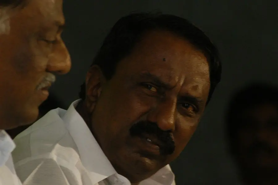 RajneetiGuru.com- सेंगोट्टैयन के निष्कासन से AIADMK में संकट गहराया- Ref by mathrubhumi