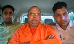RajneetiGuru.com - वसंत कुंज छेड़छाड़ मामला पुलिस ने बाबा के 'टॉर्चर रूम' की जाँच की - Ref by NDTV