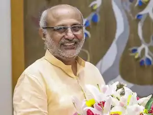 rajneetiguru.com - उपराष्ट्रपति चुनाव 2025 में विपक्ष में क्रॉस-वोटिंग विवाद। Image Credit – The Economic Times