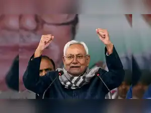 rajneetiguru.com - बिहार चुनाव से पहले नीतीश कुमार की नई योजनाएँ। Image Credit – The Economic Times