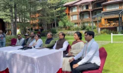 rajneetiguru.com - पहलगाम पर्यटन और व्यापार पुनरुद्धार पर समिति का वादा। Image Credit – The Indian Express