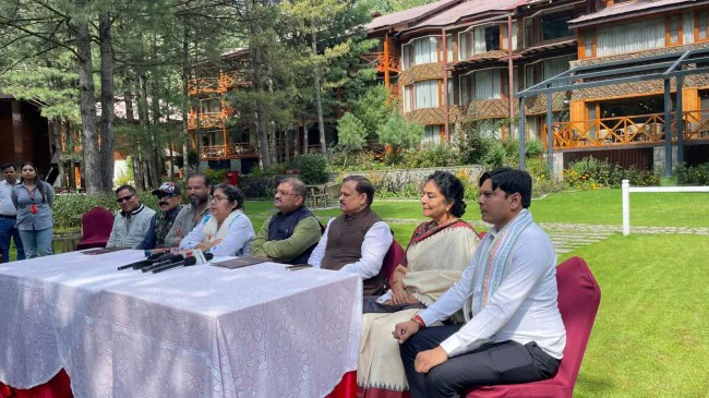 rajneetiguru.com - पहलगाम पर्यटन और व्यापार पुनरुद्धार पर समिति का वादा। Image Credit – The Indian Express