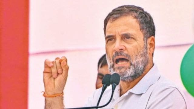 rajneetiguru.com - बिहार चुनाव में महागठबंधन सीट बंटवारे की बैठक। Image Credit – The Indian Express