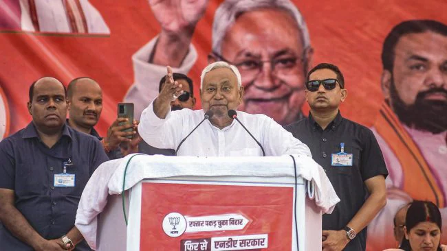 rajneetiguru.com - पटना में बदलाव की आवाज़ें, फिर भी नितीश कुमार ही केंद्र में। Image Credit – The Indian Express