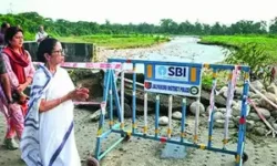 rajneetiguru.com - पश्चिम बंगाल की बाढ़ पर ममता बनर्जी का बयान: ‘मानव निर्मित आपदा’। Image Credit – The Economic Times