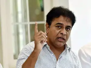 rajneetiguru.com - तेलंगाना में बस किराया विवाद पर राजनीतिक टकराव। Image Credit – The Economic Times