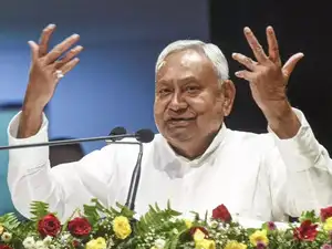 rajneetiguru.com - बिहार चुनाव 2025: नीतीश कुमार की अंतिम परीक्षा, गठबंधन और PK फैक्टर। Image Credit – The Economic Times
