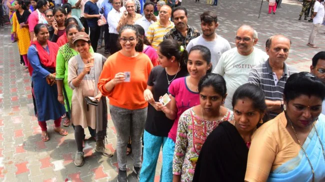 rajneetiguru.com - कर्नाटक में मतदाता डेटा घोटाले की जांच गहरी हुई। Image Credit – The Indian Express