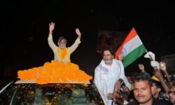 rajneetiguru.com - बिहार चुनाव 2025 में पूर्व अफसरों की राजनीतिक एंट्री। Image Credit – The Indian Express