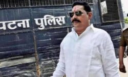 RajneetiGuru.com - जेडीयू उम्मीदवार अनंत सिंह प्रचारक हत्याकांड में गिरफ्तार - Image Credited by Hindustan Times