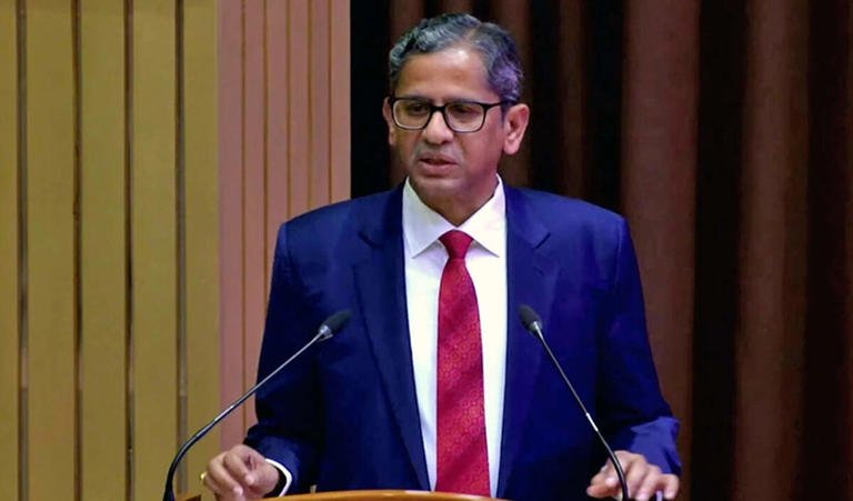 RajneetiGuru.com - न्यायिक स्वतंत्रता पर पूर्व CJI रमना का गंभीर आरोप देशव्यापी बहस शुरू - Image Credited by NewsPoint