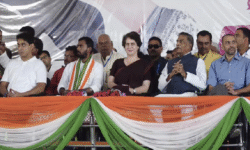 RajneetiGuru.com - कांग्रेस महासचिव प्रियंका गांधी का दावा, बिहार का डबल इंजन दिल्ली से चल रहा है - Image Credited by Press Trust of India