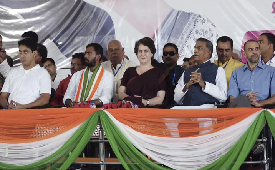 RajneetiGuru.com - कांग्रेस महासचिव प्रियंका गांधी का दावा, बिहार का डबल इंजन दिल्ली से चल रहा है - Image Credited by Press Trust of India