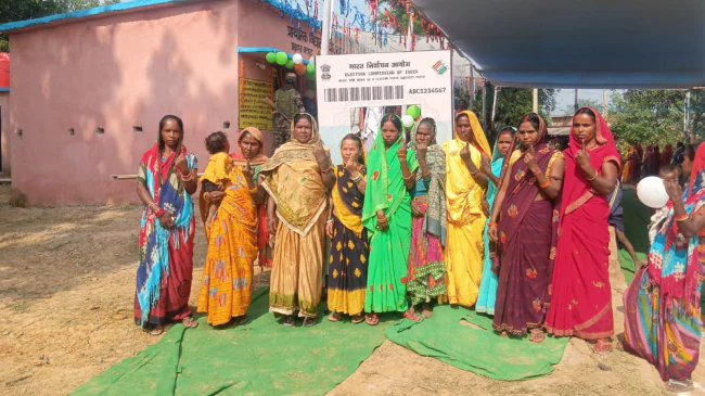 rajneetiguru.com - बिहार का चोरमारा गांव: नक्सल क्षेत्र से आदर्श मतदान केंद्र तक। Image Credit – The Indian Express