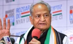 rajneetiguru.com - अरावली खनन विवाद पर अशोक गहलोत का भाजपा पर हमला। Image Credit – The Indian Express