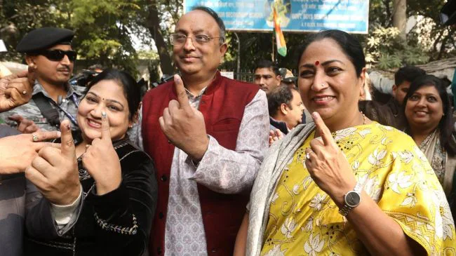 rajneetiguru.com - दिल्ली MCD उपचुनाव: बीजेपी आगे, पर AAP-कांग्रेस को मिली बढ़त। Image Credit – The Indian Express