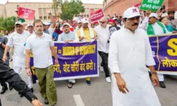 RajneetiGuru.com - आपत्तिजनक नारों ने कांग्रेस की चुनावी अखंडता रैली पर ग्रहण लगाया - Image Credited by Mid-Day