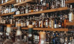 RajneetiGuru.com - कर्नाटक शराब लाइसेंस की ऐतिहासिक ई-नीलामी शुरू करेगा - Image Credited by NDTV