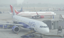 RajneetiGuru.com - दिल्ली बेहाल जहरीली हवा और घने कोहरे ने थामी राजधानी की रफ्तार - Image Credited by The times of India