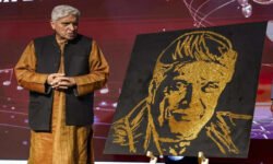 RajneetiGuru.com - हिजाब विवाद के बीच जावेद अख्तर ने बुर्के के तर्क पर उठाए सवाल - Image Credited by The Economic Times