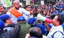 rajneetiguru.com - बंगाल में विरोधी, केरल में साझेदारी: TMC-UDF समीकरण। Image Credit – The Economic Times