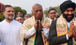 RajneetiGuru.com - पटका विवाद सरमा ने राहुल पर साधा निशाना, बताया पूर्वोत्तर का अपमान - Image Credited by India Today