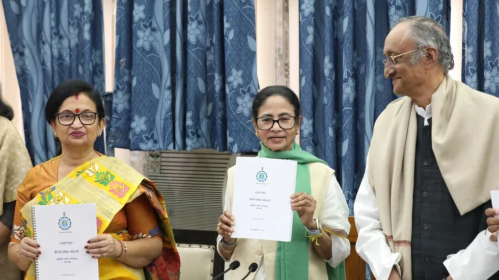 rajneetiguru.com - पश्चिम बंगाल: बढ़ता कर्ज, डीए बढ़ोतरी और ममता सरकार की चुनौती। Image Credit – The Indian Express