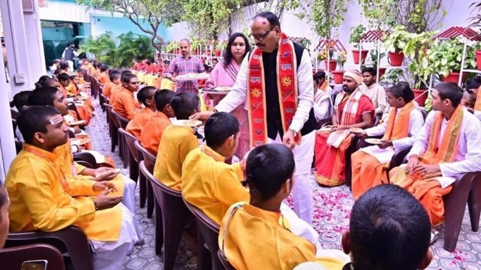 rajneetiguru.com - यूपी में ब्राह्मण राजनीति गरम, डिप्टी सीएम का समर्थन। Image Credit – The Indian Express