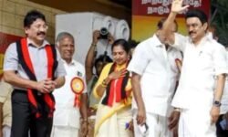 RajneetiGuru.com - तमिलनाडु ओपिनियन पोल भाजपा गठबंधन को मामूली बढ़त - Image Credited by ABP News