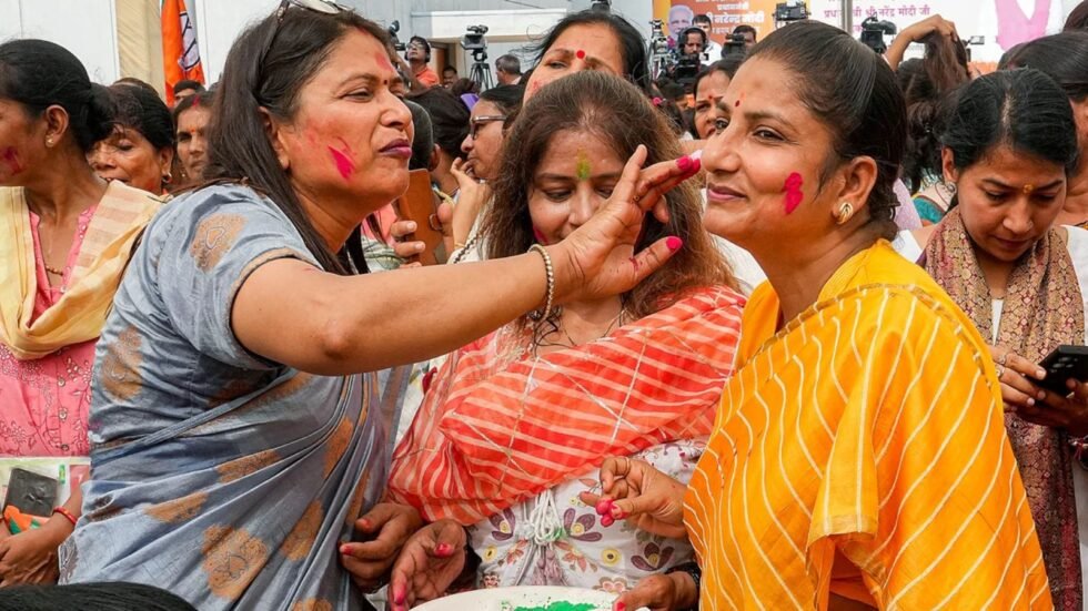 rajneetiguru.com - महिला आरक्षण लागू करने पर सरकार का नया विचार। Image Credit – The Indian Express