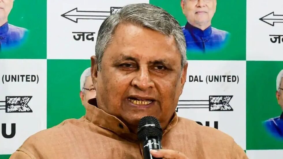 RAjneetiGuru.com - बिहार में नया राजनीतिक युग विजय कुमार चौधरी बने उपमुख्यमंत्री - Image Credited by ABP News