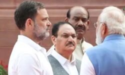 RajneetiGuru.com - प्रेरणा स्थल पर साथ दिखे मोदी और राहुल; फुले की 200वीं जयंती पर दिखा अनोखा मेल - Image Credited by Moneycontrol