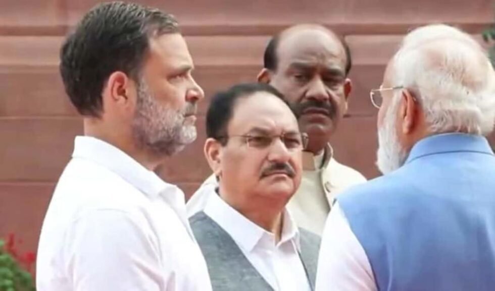 RajneetiGuru.com - प्रेरणा स्थल पर साथ दिखे मोदी और राहुल; फुले की 200वीं जयंती पर दिखा अनोखा मेल - Image Credited by Moneycontrol