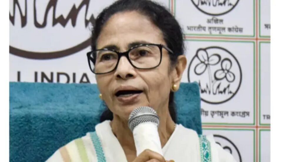 RajneetiGuru.com - ममता का भाजपा पर प्रहार मतदाता सूची से नाम हटाना 'बंगाल विरोधी' साजिश - Image Credited by The Statesman