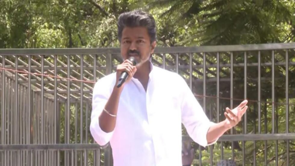 RajneetiGuru.com - विजय ने डीएमके को 'दुष्ट शक्ति' कहा, उखाड़ फेंकने की अपील - Image Credited by Newsable Asianet News