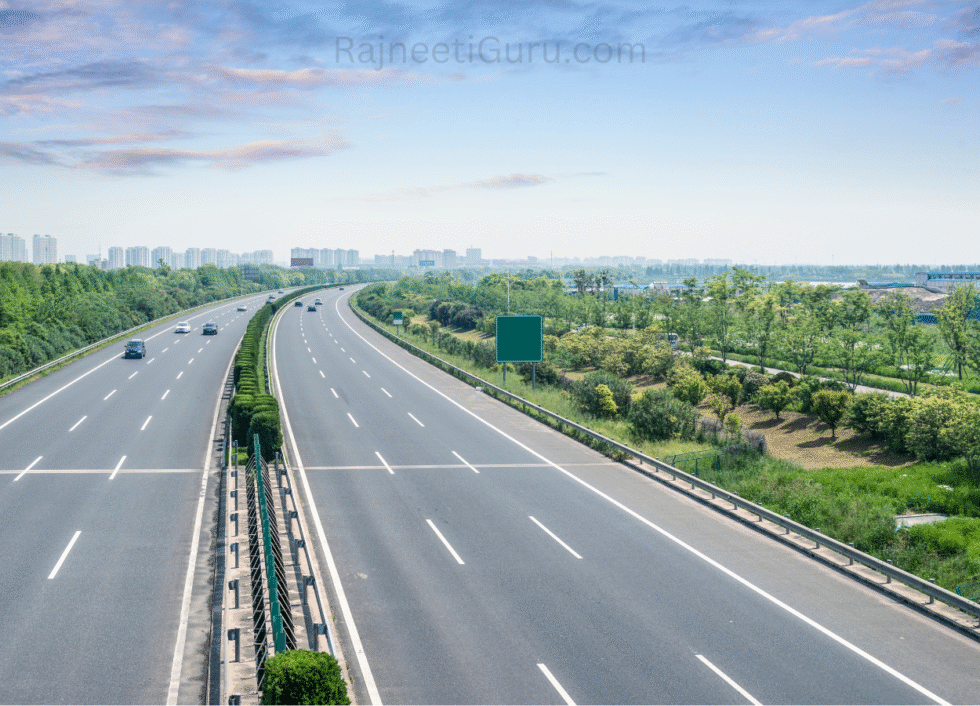 दिल्ली-देहरादून एक्सप्रेसवे दरारों के बीच सफर हुआ सस्ता - RajneetiGuru.com