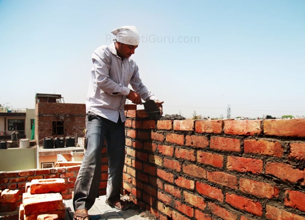 दिल्ली में निर्माण श्रमिकों के लिए स्वास्थ्य योजना - RajneetiGuru.com