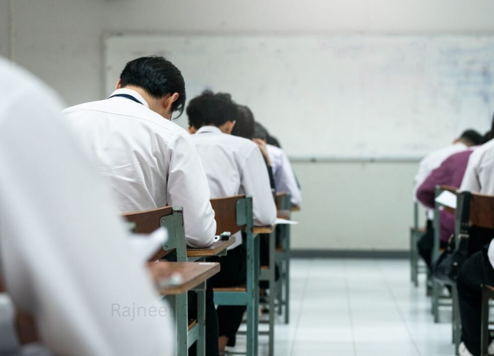 देशभर में NEET-UG 2026 री-एग्जाम शुरू, 22 लाख से अधिक छात्र दे रहे परीक्षा - RajneetiGuru.com