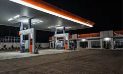 पेट्रोल पंपों पर लागू हुआ नया कोटा सिस्टम, डीजल खरीद पर 200 लीटर की सीमा - RajneetiGuru.com