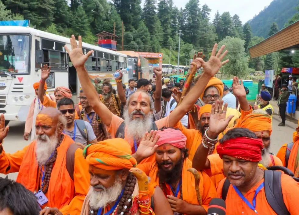 अमरनाथ यात्रा में 11 दिनों में पहुंचे 2.75 लाख श्रद्धालु - RajneetiGuru.com