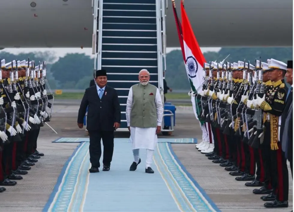 पीएम मोदी का इंडोनेशिया दौरा, राष्ट्रपति ने किया स्वागत - RajneetiGuru.com